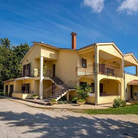 Petra 2 * Kirmenjak