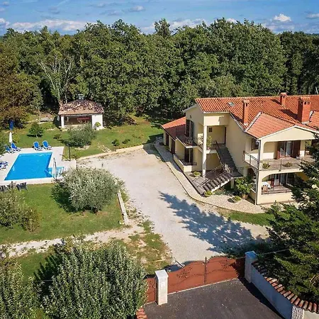 Apartment Petra 2 *