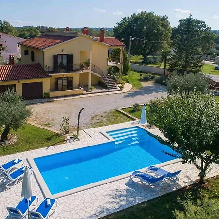 Petra 2 Kirmenjak